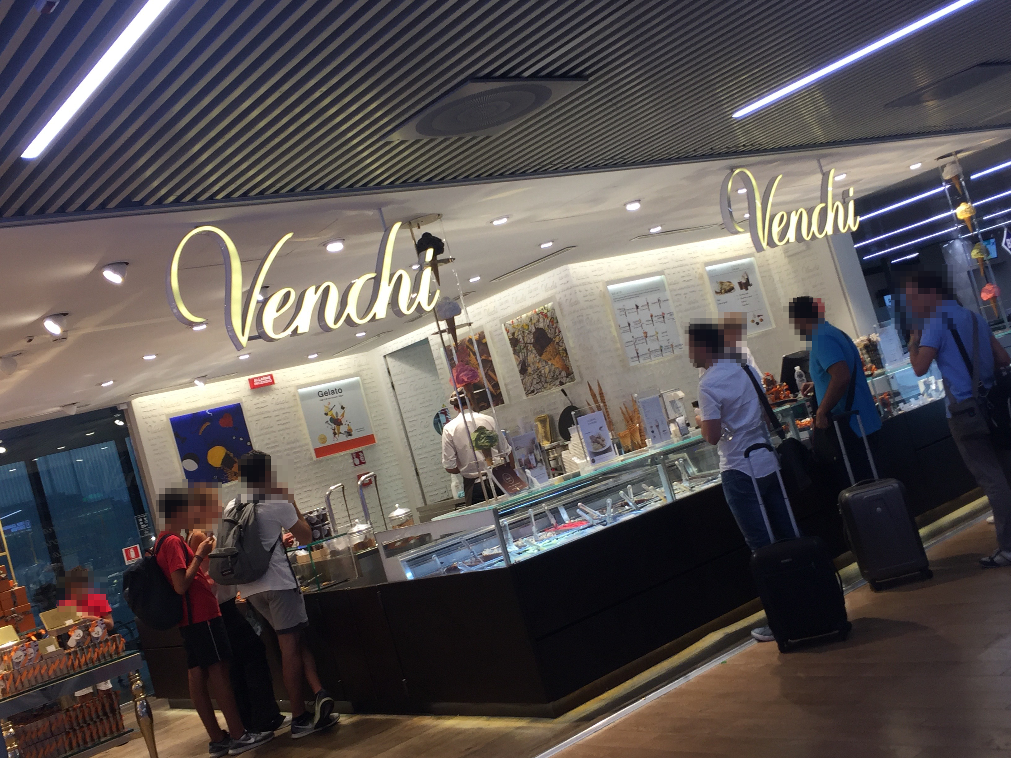 イタリア レオナルド ダ ヴィンチ国際空港のジェラート屋さん Venchi うみうまブログ