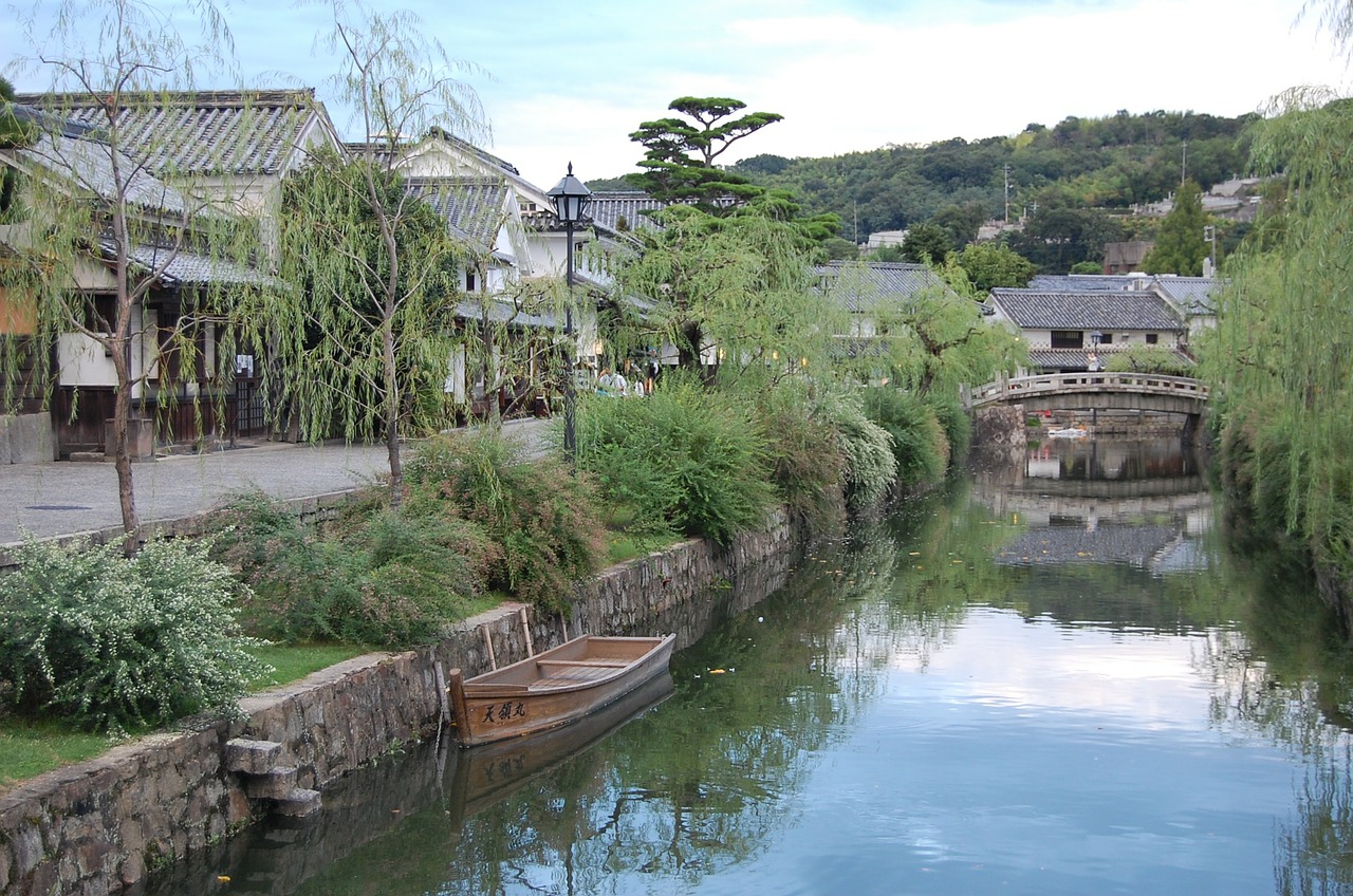 倉敷旅行 倉敷美観地区を流れる倉敷川を舟でゆったり周遊 違った景色と歴史が知れておすすめ うみうまブログ